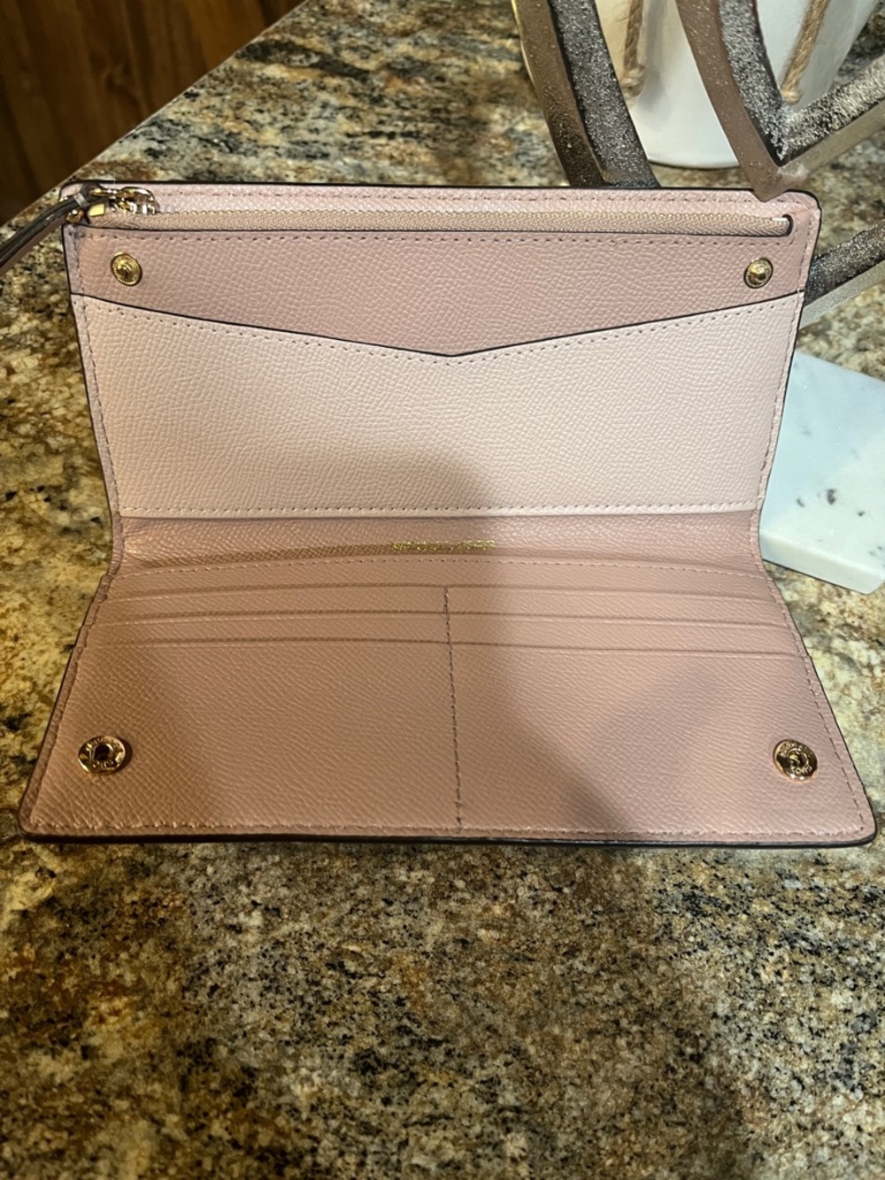 Michael Kors NWOT Blush Saffiano Leather Zip Wallet - Picture 2 of 7